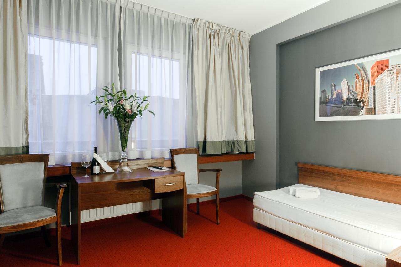 M Hotel Лодзь Екстер'єр фото